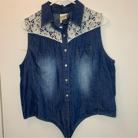 Passport Tops - Passport Denim and Lace Tie Button Up Tank Top Size Large